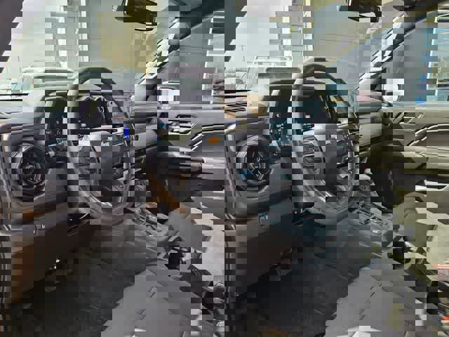 Used 2024 Chevrolet Colorado W/T RWD image 2