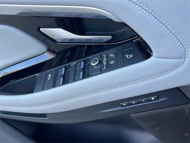 Used 2020 Land Rover Range Rover Evoque R-Dynamic SE image 25