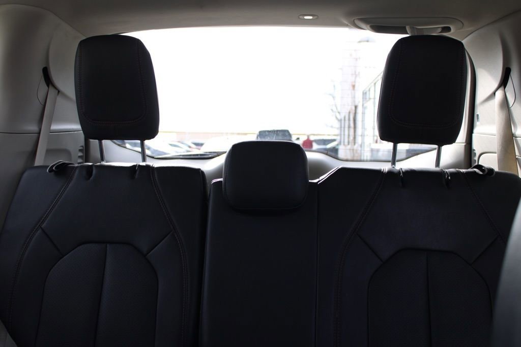 Used 2019 Chrysler Pacifica Touring-L image 30