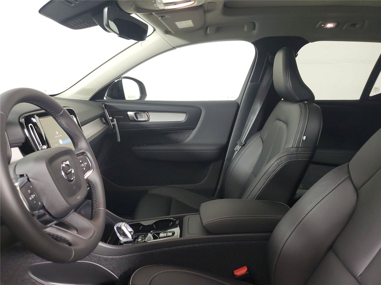 New 2026 Volvo XC40 B5 Plus w/ Climate Package AWD/4WD image 22