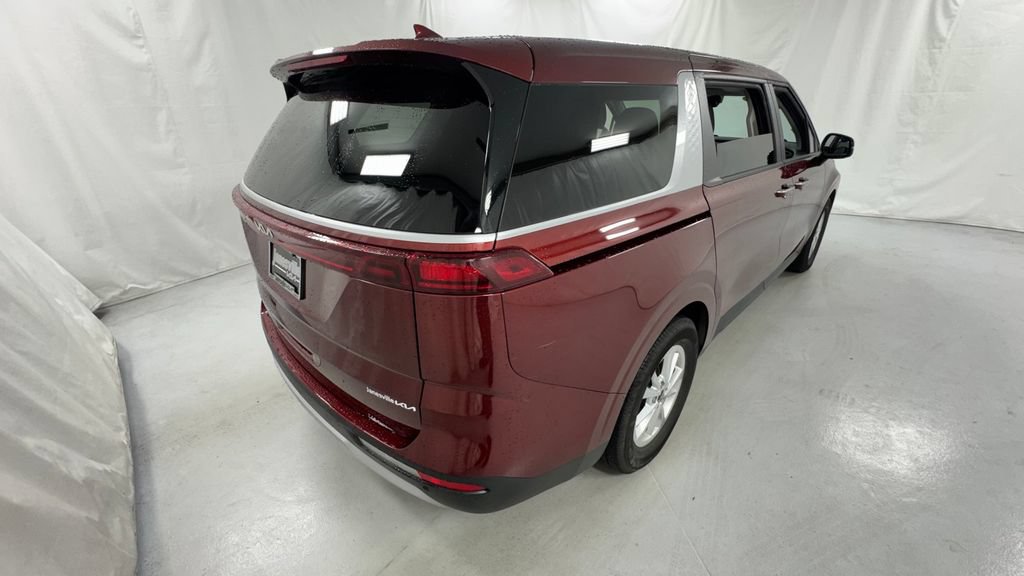 Used 2024 Kia Carnival LX FWD image 3