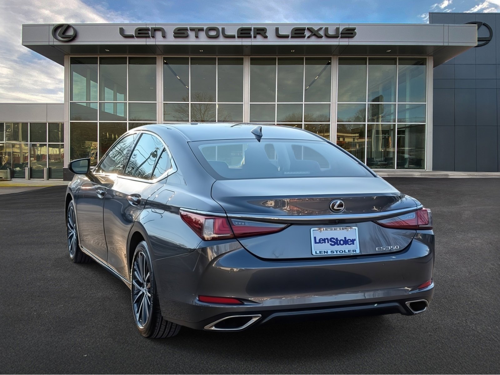 Certified 2022 Lexus ES 350 w/ Premium Package image 4