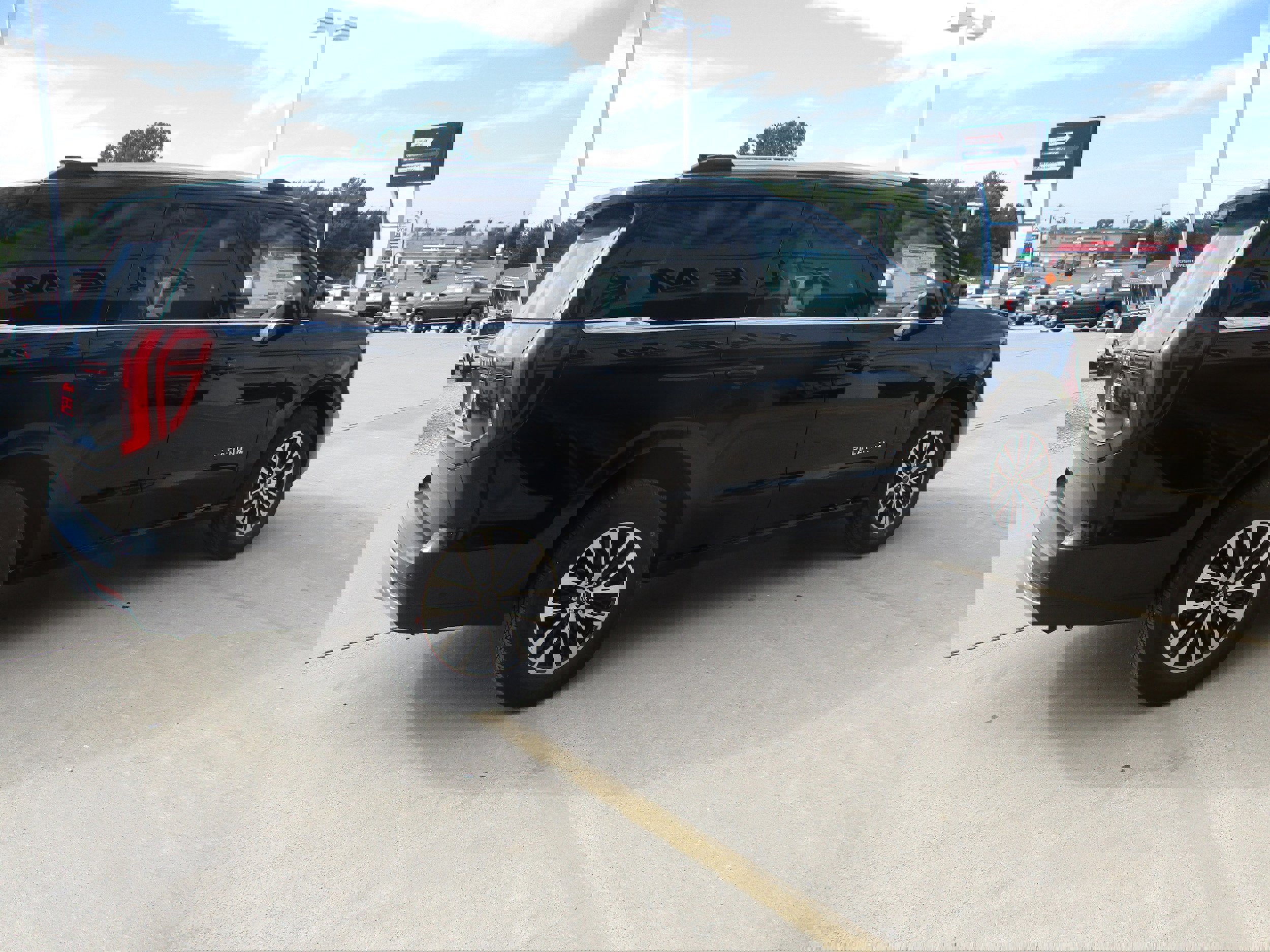 New 2025 Ford Expedition Platinum image 4