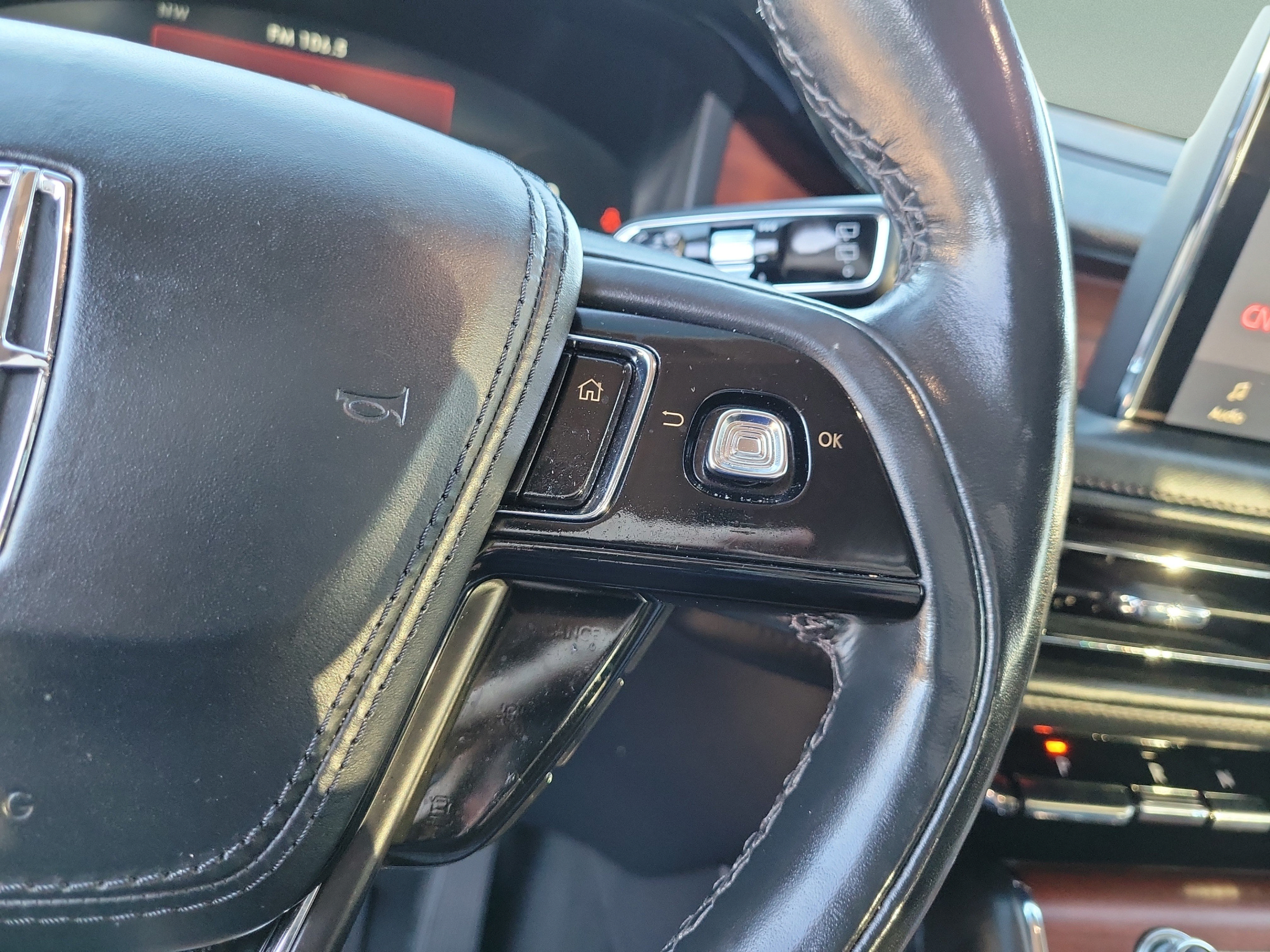 Used 2022 Lincoln Aviator Reserve w/ Equipment Group 201A AWD/4WD image 25