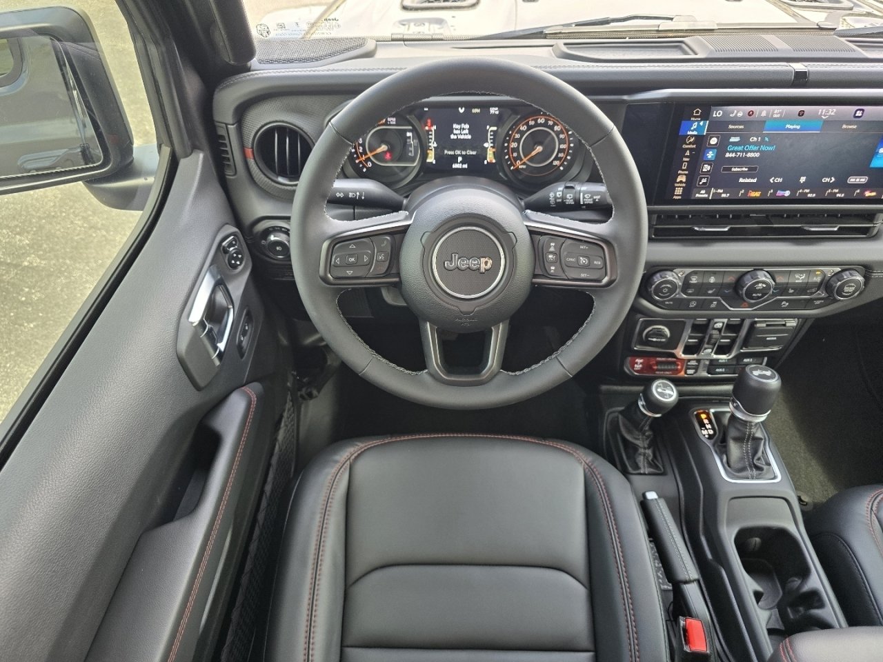 Used 2025 Jeep Wrangler Unlimited Rubicon AWD/4WD image 26