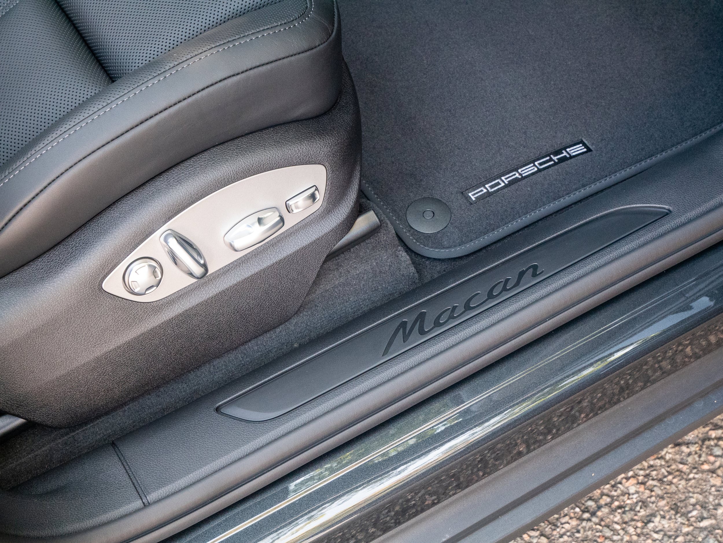Certified 2026 Porsche Macan AWD/4WD image 27