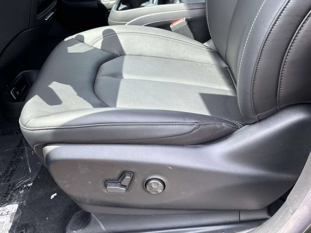 New 2027 Chrysler Pacifica Select w/ Family Tech Group AWD/4WD image 15
