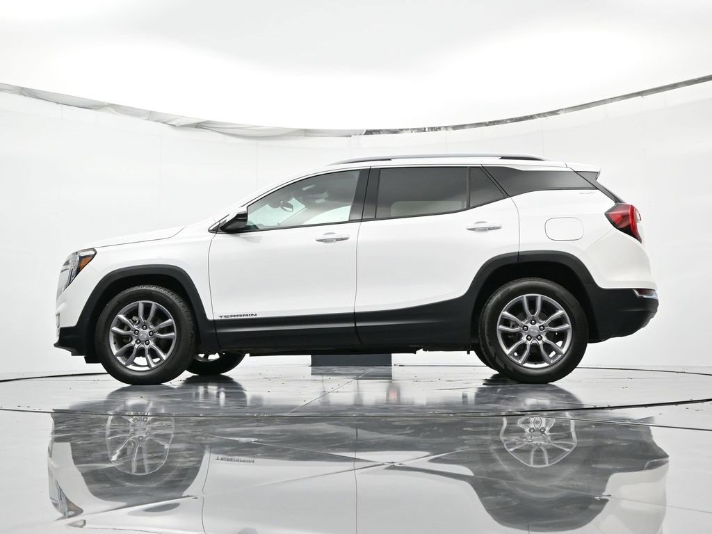 Used 2024 GMC Terrain SLT image 40