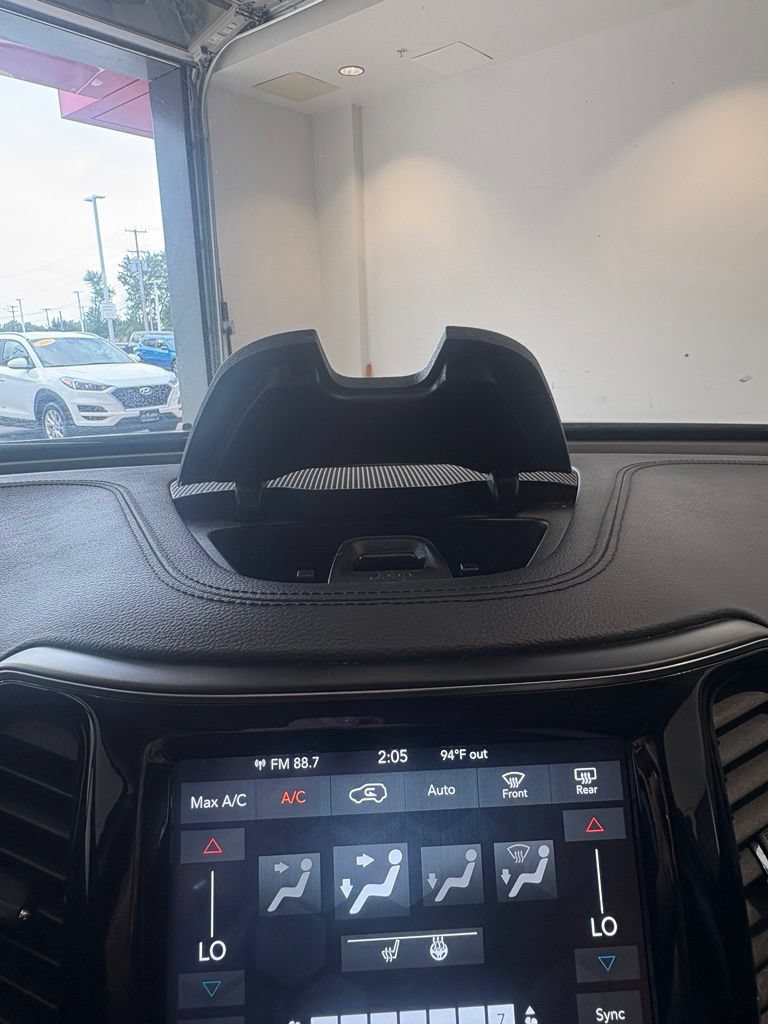 Used 2022 Jeep Cherokee Limited AWD/4WD image 25