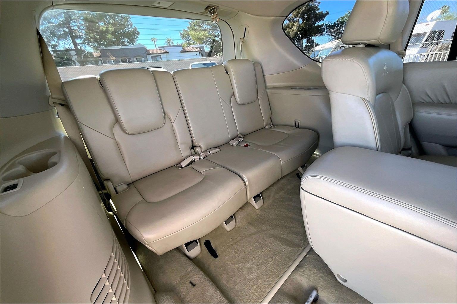 Used 2011 INFINITI QX56 4WD w/ Deluxe Touring Pkg image 29