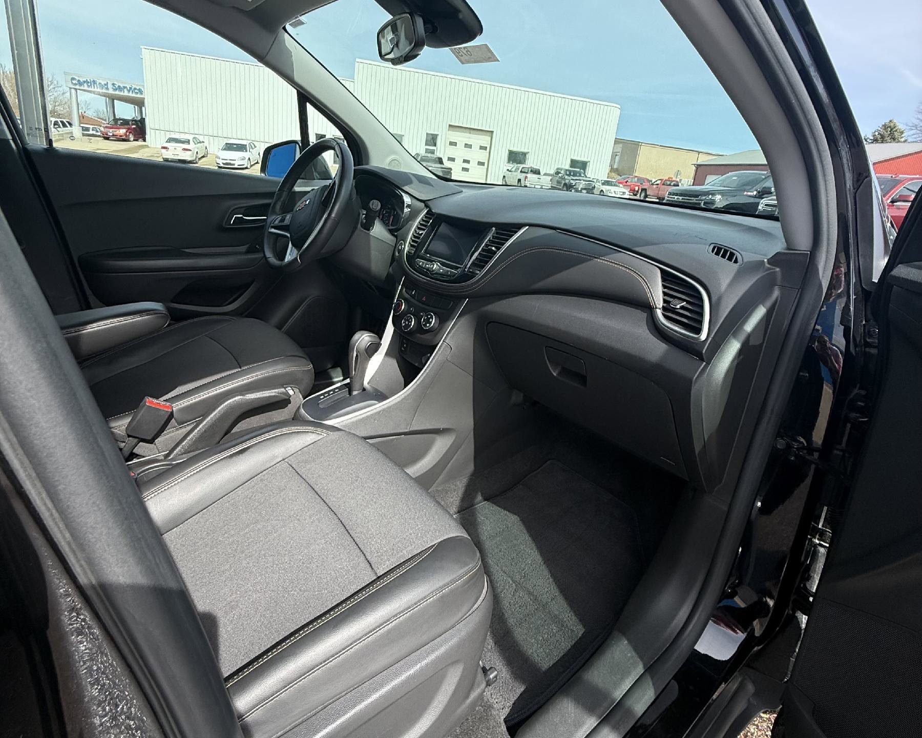 Used 2022 Chevrolet Trax LT w/ Driver Confidence Package image 6