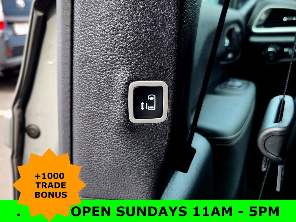 New 2025 Chrysler Pacifica Select image 30