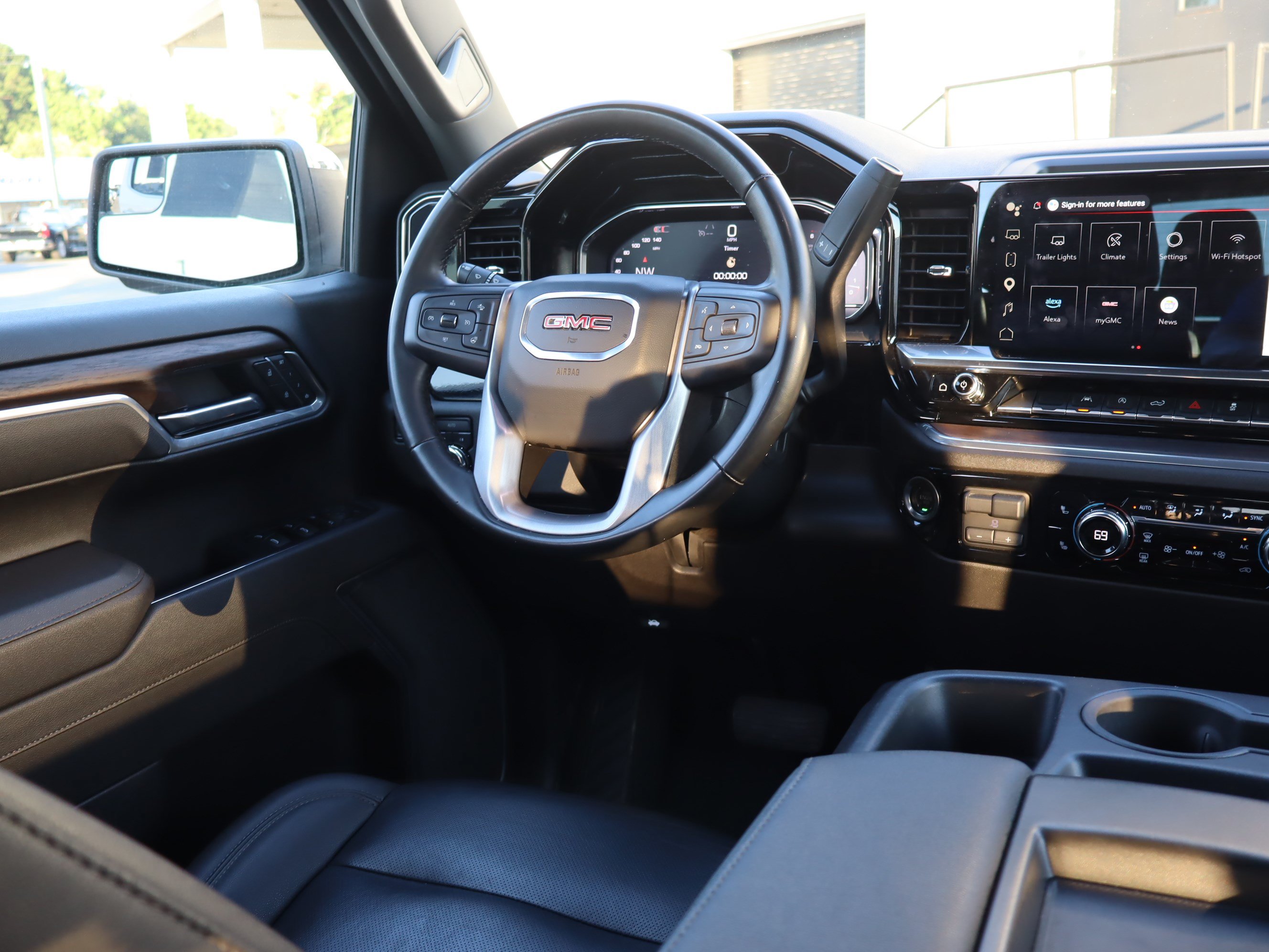 Used 2025 GMC Sierra 1500 SLT AWD/4WD image 14