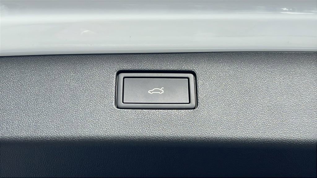 New 2026 Volkswagen Tiguan SE image 16