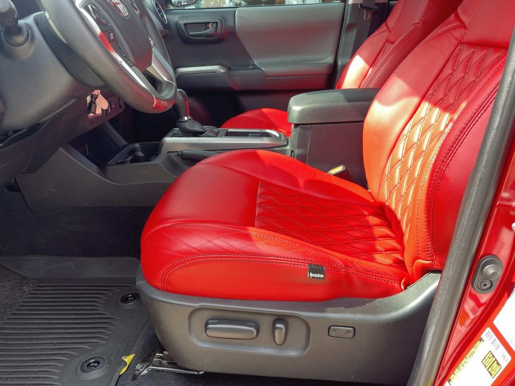 Used 2022 Toyota Tacoma SR5 w/ Technology Package RWD image 12