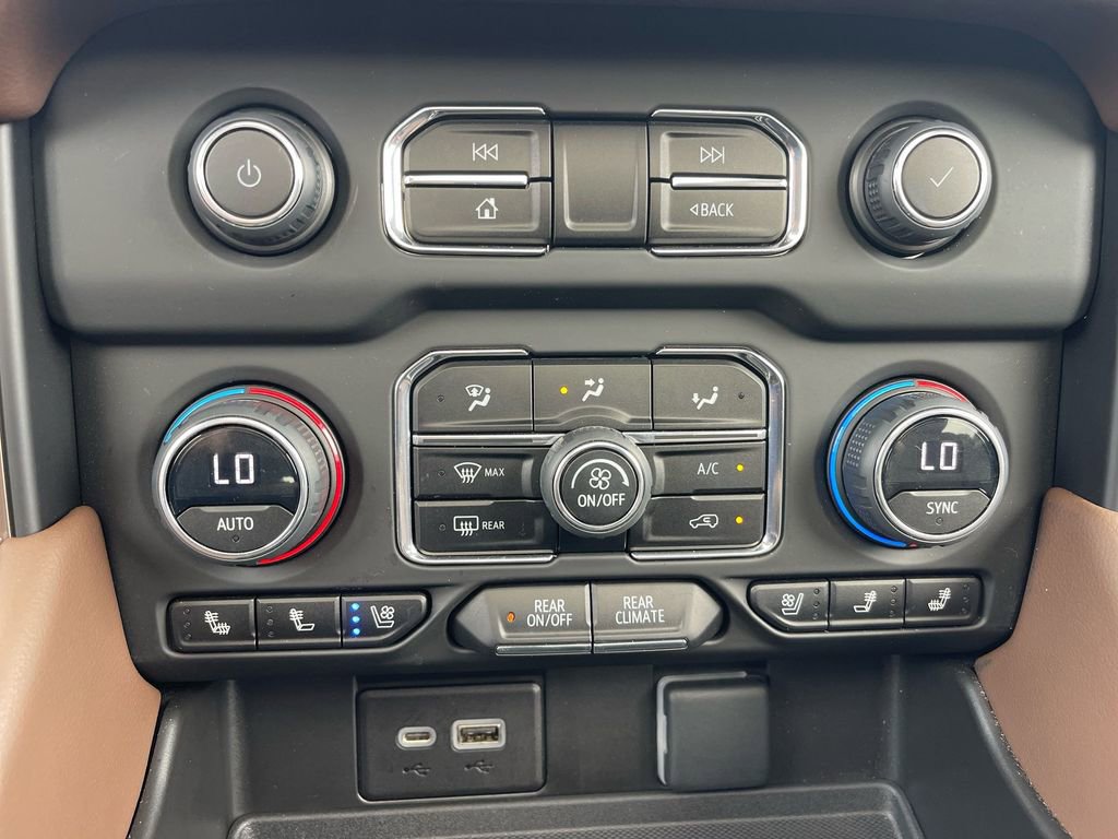 Used 2023 Chevrolet Suburban High Country w/ Premium Package 2 image 21