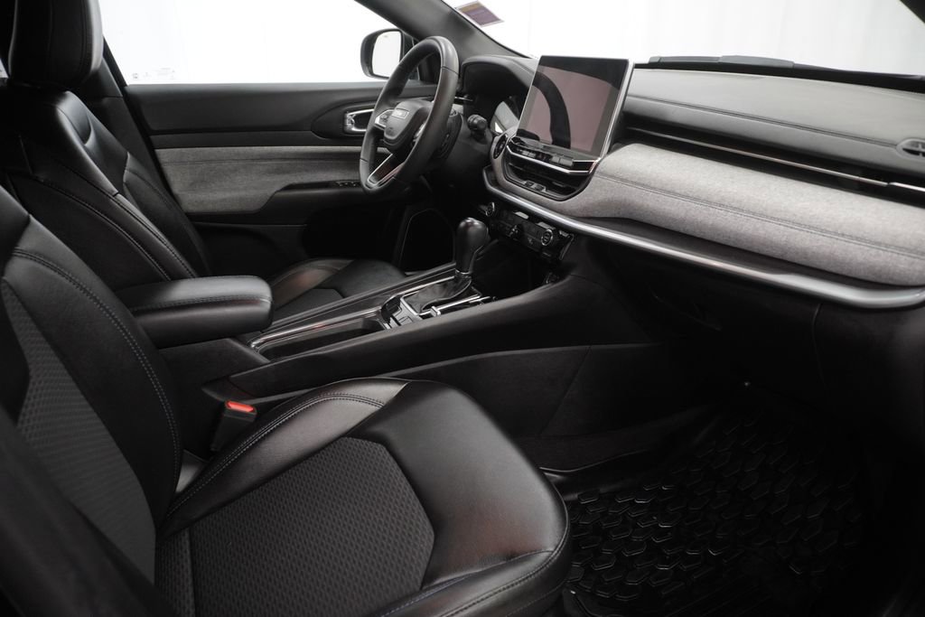 Certified 2023 Jeep Compass Latitude image 47