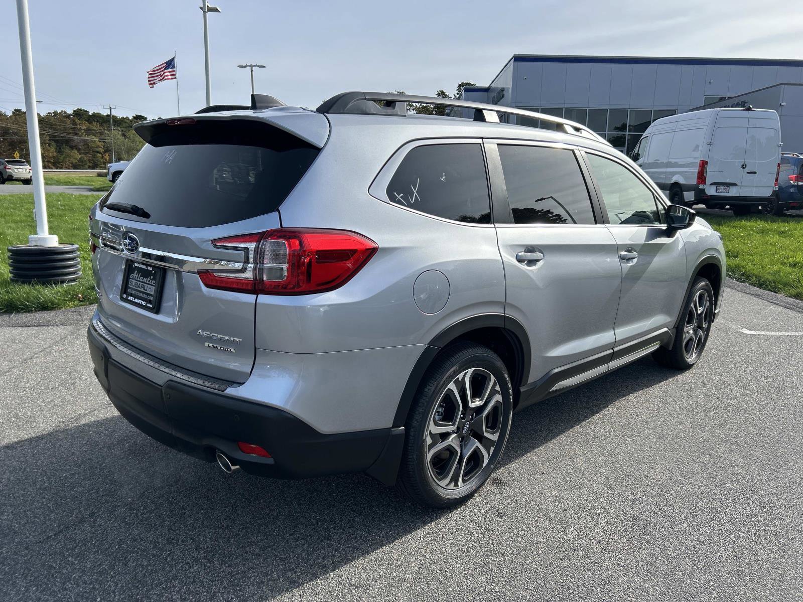 New 2025 Subaru Ascent Limited image 3