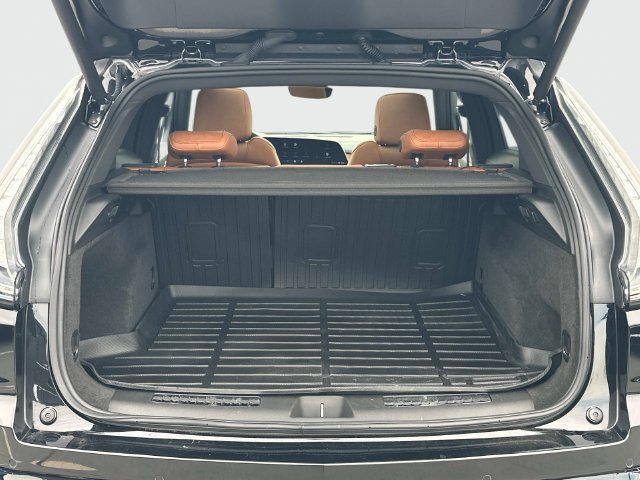 Used 2025 Cadillac XT4 Sport AWD/4WD image 19