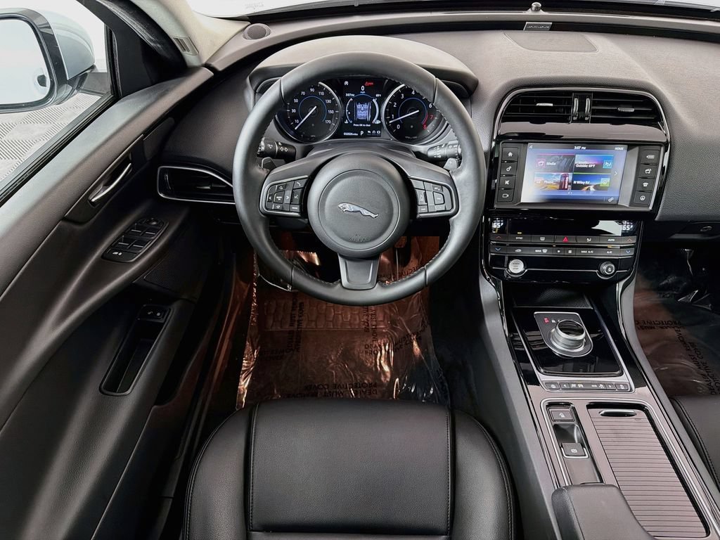 Used 2018 Jaguar XE RWD image 22
