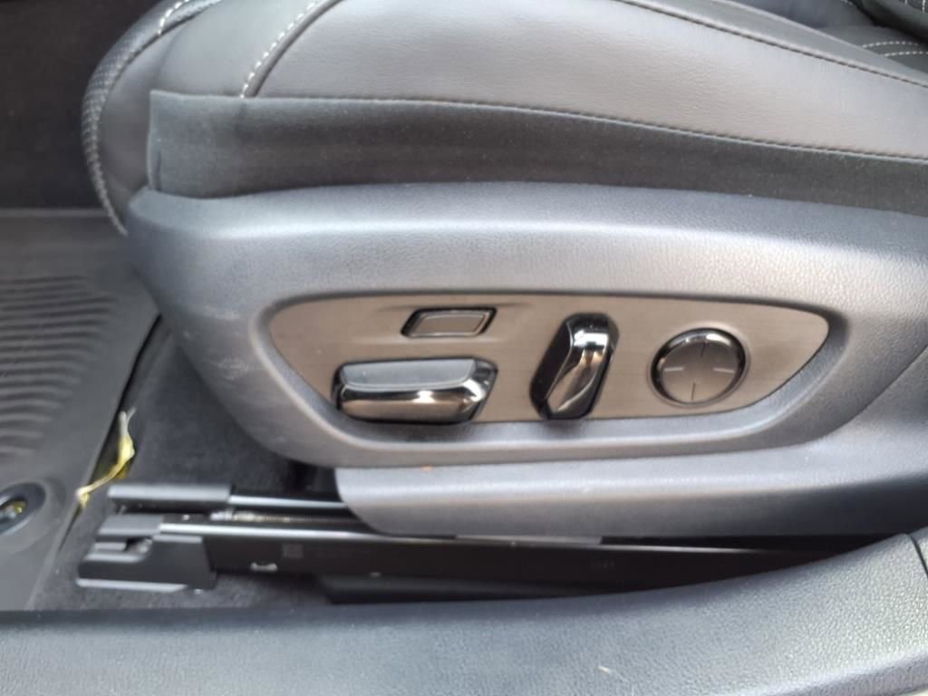 Used 2024 Lexus ES 300h w/ Luxury Package image 13