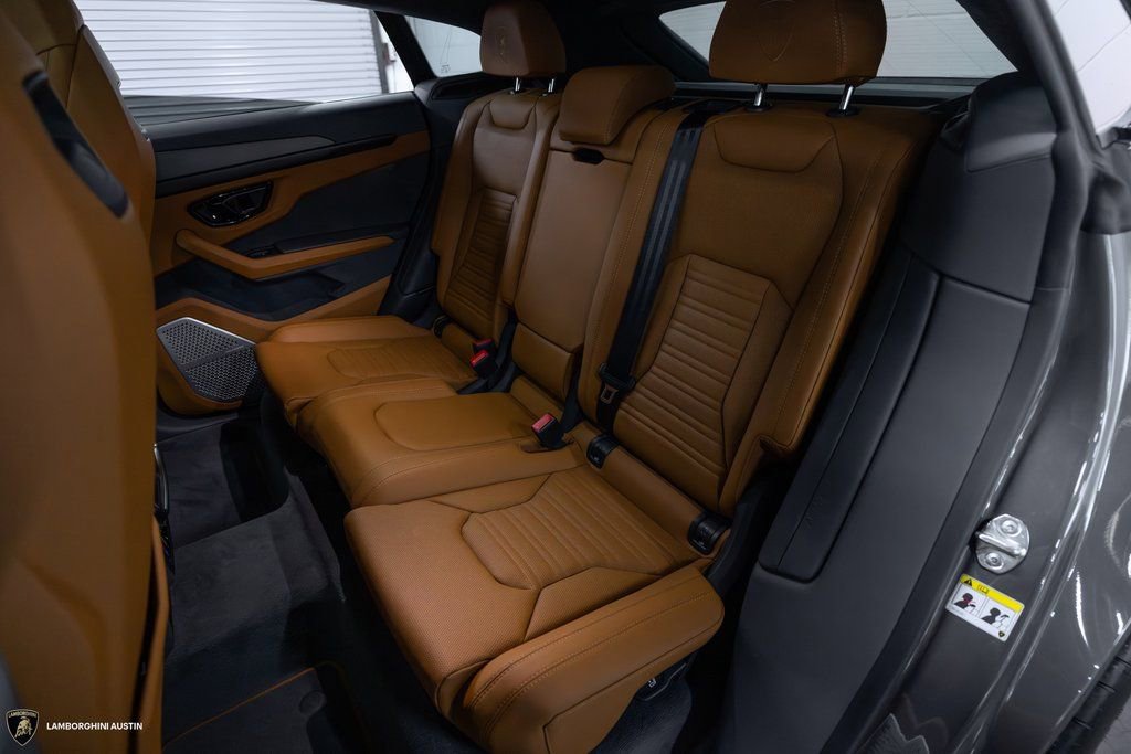 Used 2025 Lamborghini Urus Performante AWD/4WD image 41