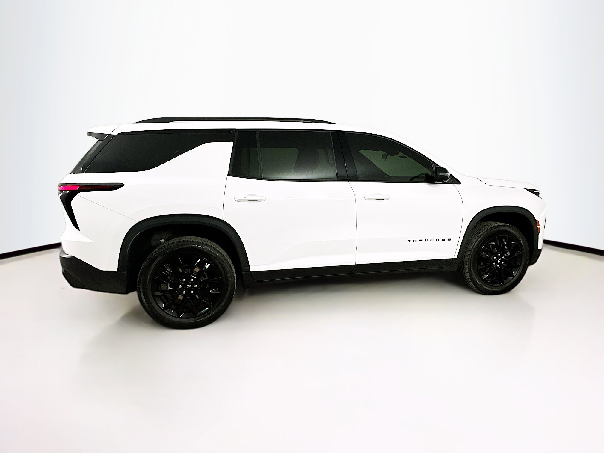 Used 2024 Chevrolet Traverse LT w/ Midnight/Sport Edition image 5