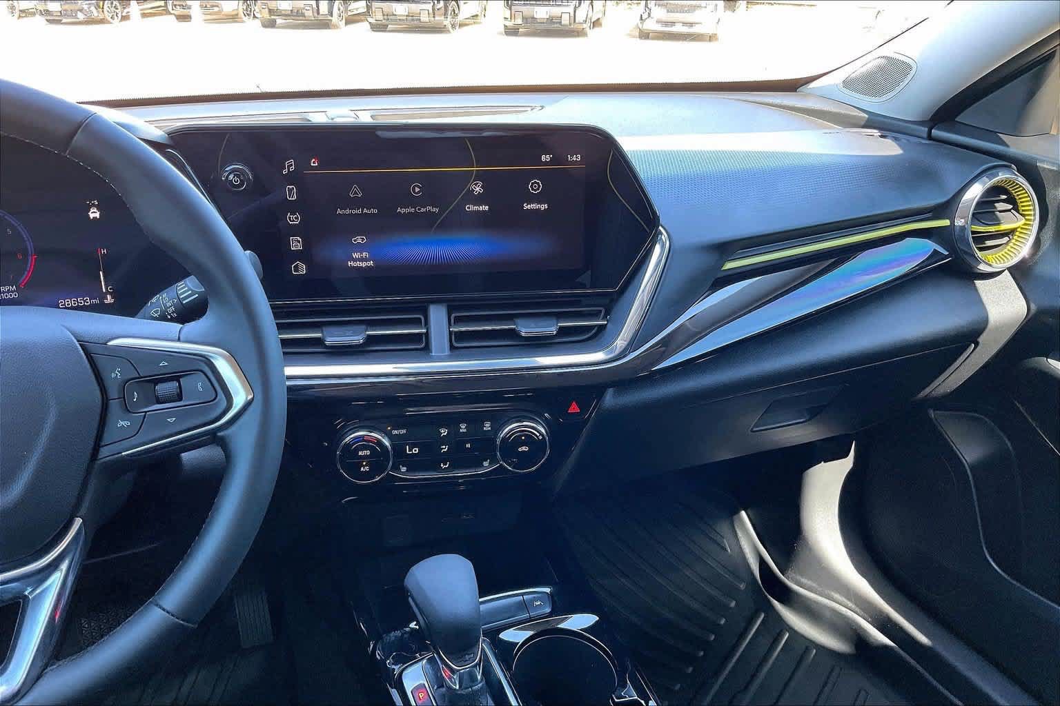 Used 2025 Chevrolet Trax ACTIV w/ Driver Confidence Package FWD image 14