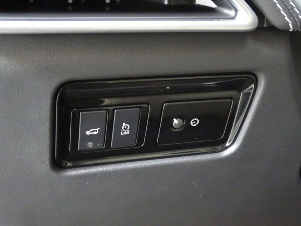 Used 2019 Jaguar F-PACE R-Sport image 21