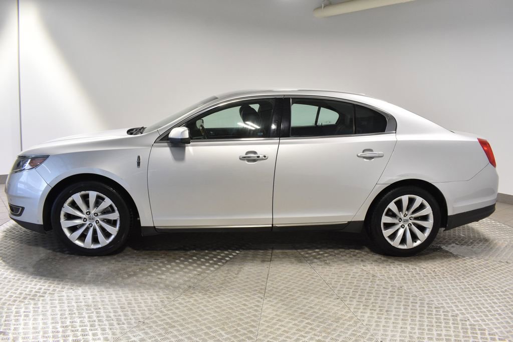 Used 2014 Lincoln MKS image 2