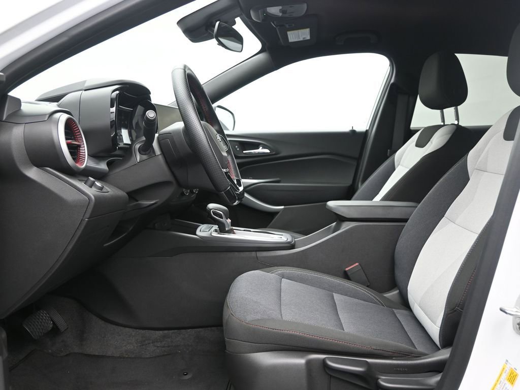 Used 2025 Chevrolet Trax RS w/ Driver Confidence Package image 12