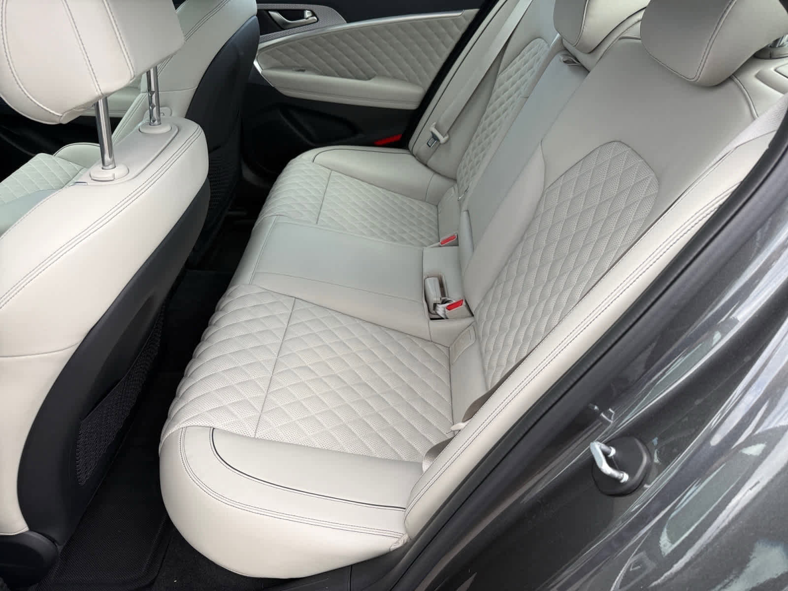 Used 2022 Genesis G70 3.3T w/ Sport Prestige Package image 11