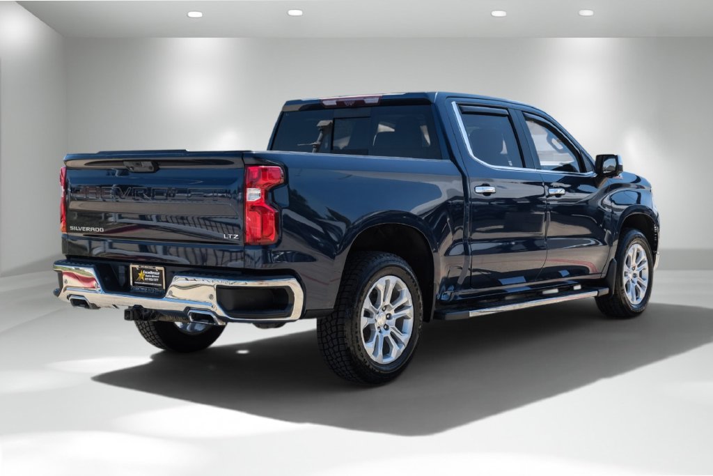 Used 2022 Chevrolet Silverado 1500 LTZ w/ Technology Package AWD/4WD image 7