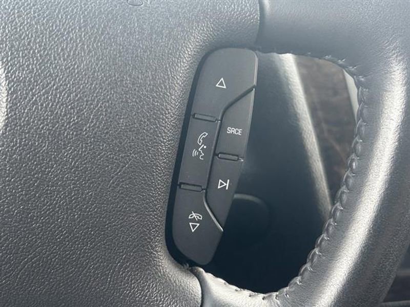 Used 2011 Cadillac DTS Limousine image 12