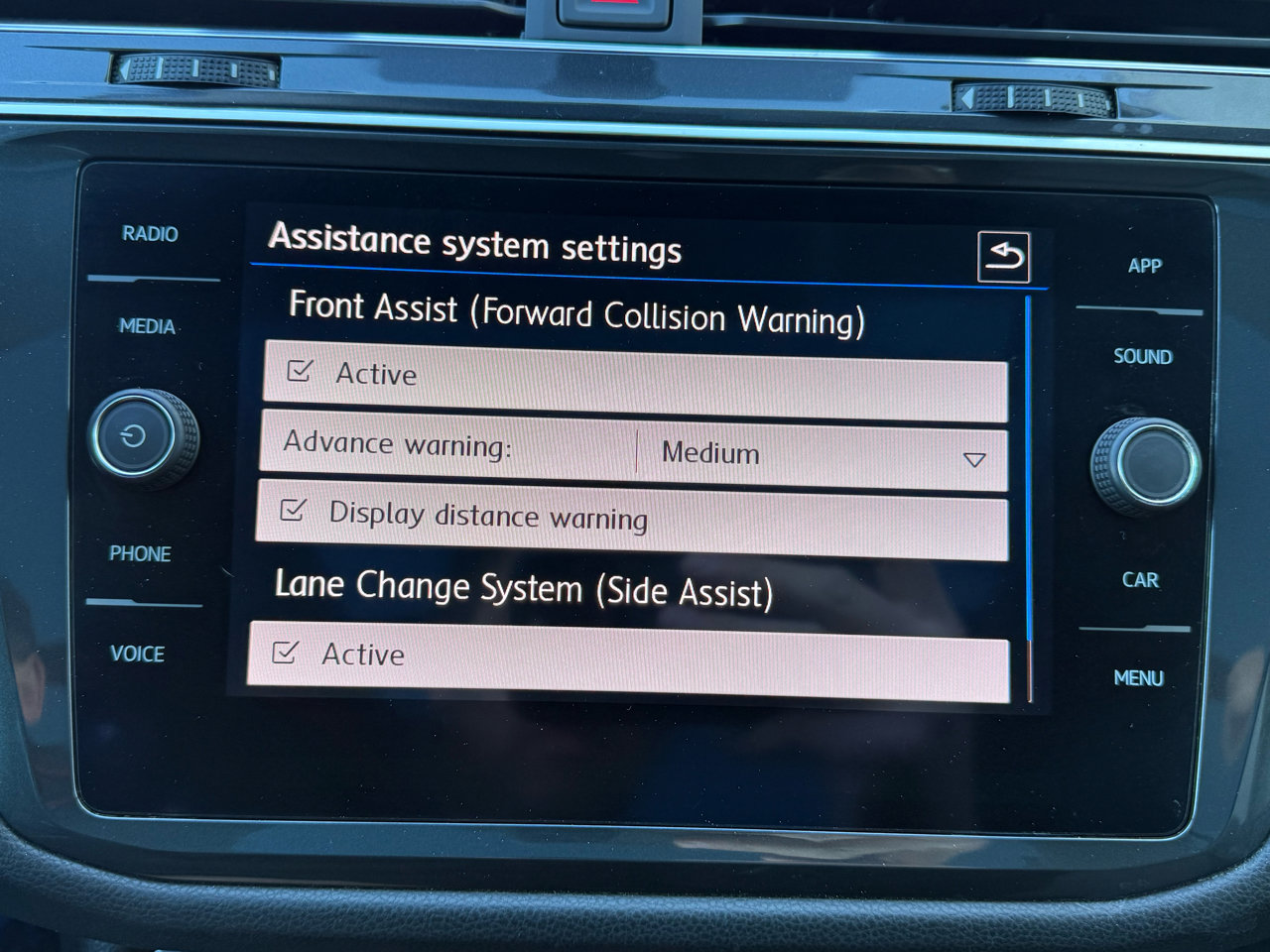 Used 2020 Volkswagen Tiguan SE w/ Panoramic Sunroof Package image 11