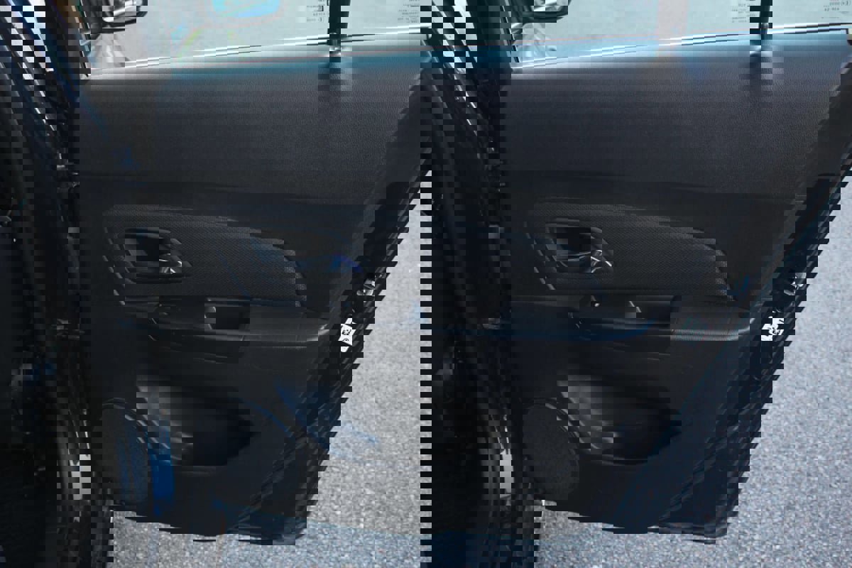 Used 2016 Chevrolet Cruze LT w/ Technology Package image 21