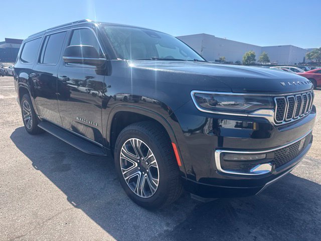 Used 2024 Jeep Wagoneer L Series II w/ Flexible Seating Group RWD image 3