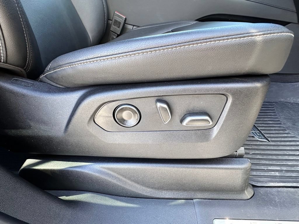 Used 2024 Cadillac Escalade Luxury AWD/4WD image 13