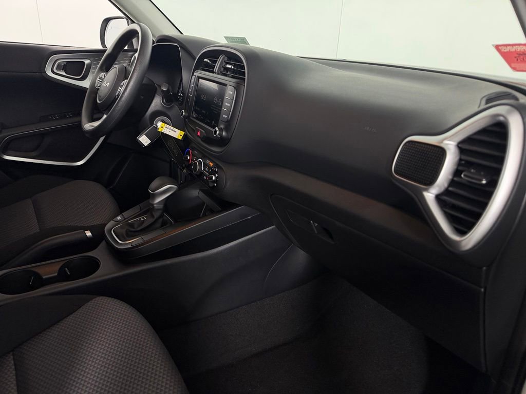 Used 2025 Kia Soul LX w/ LX Technology Package FWD image 30