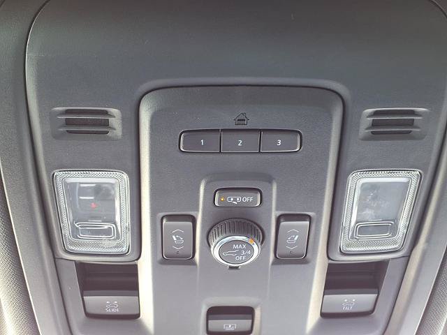 Used 2021 Chevrolet Suburban Z71 w/ Z71 Off-Road Package AWD/4WD image 18