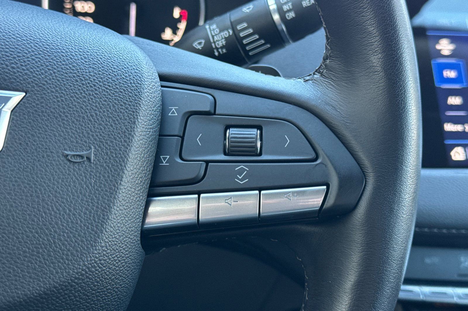 Used 2022 Cadillac XT4 Premium Luxury w/ Enhanced Visibility Package image 27