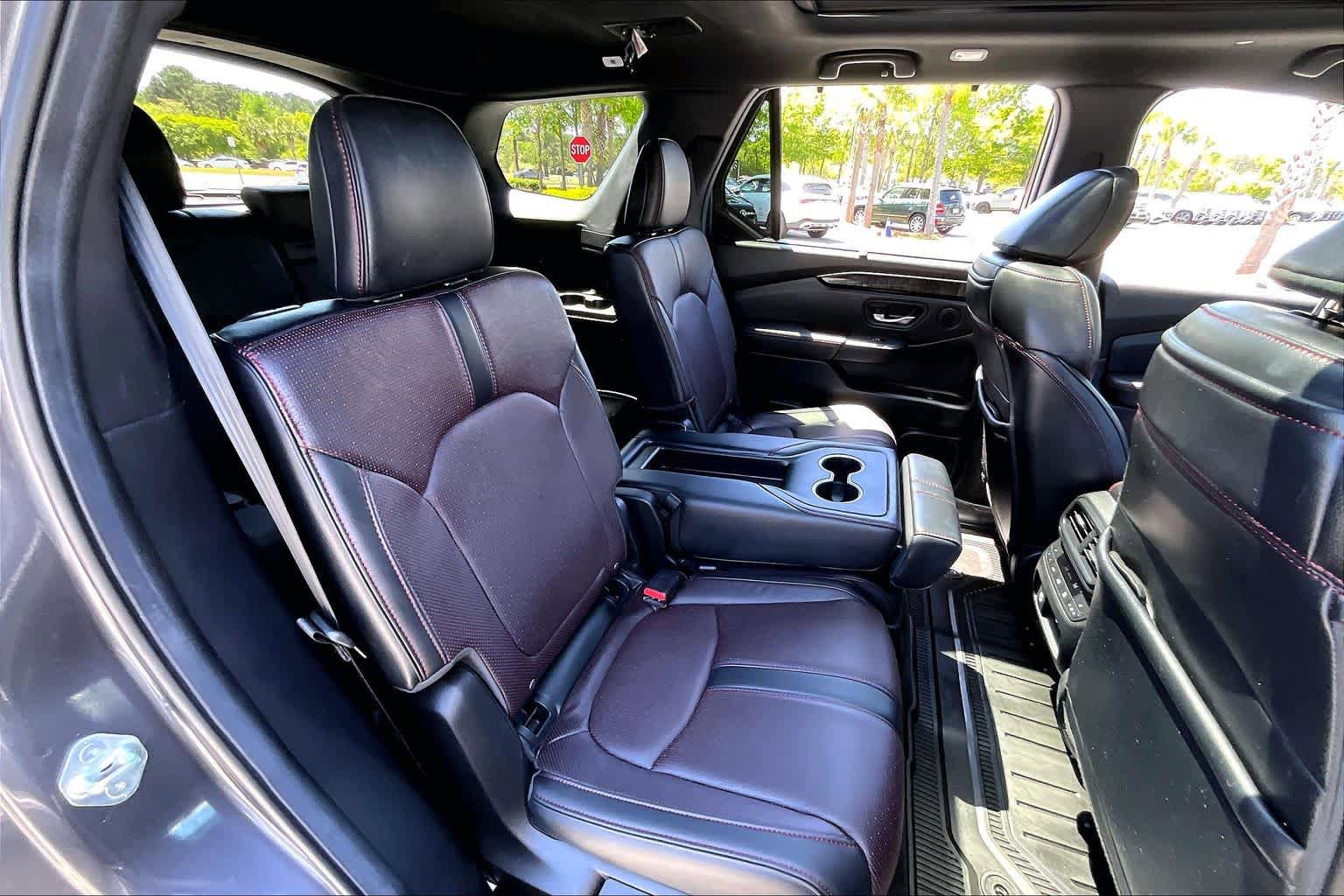 Used 2025 Honda Pilot Black Edition image 21