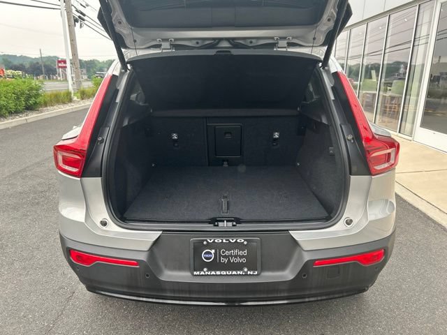 Certified 2025 Volvo XC40 B5 Plus AWD/4WD image 11