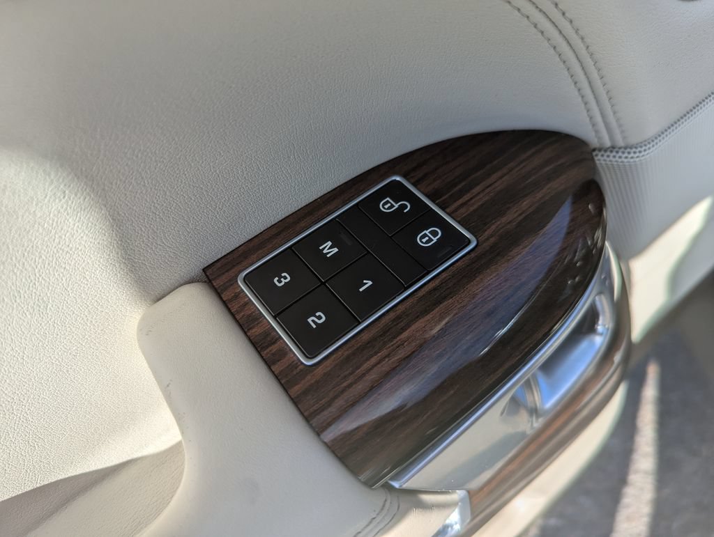 Used 2016 Land Rover Range Rover Supercharged AWD/4WD image 13