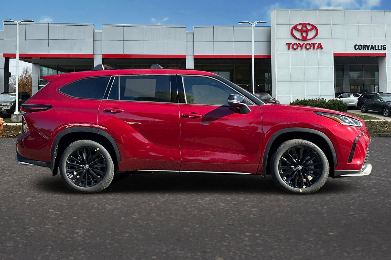 New 2025 Toyota Highlander XSE image 4