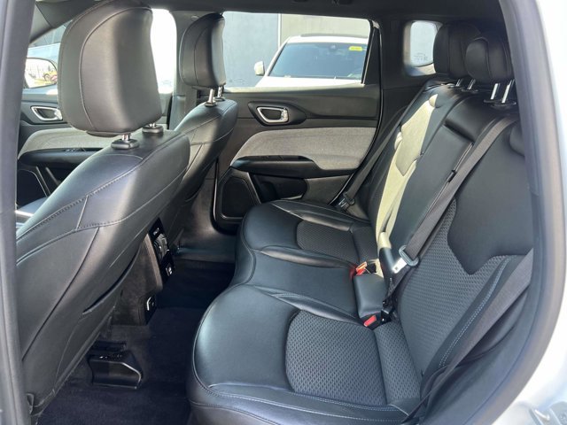 Used 2024 Jeep Compass Latitude image 10