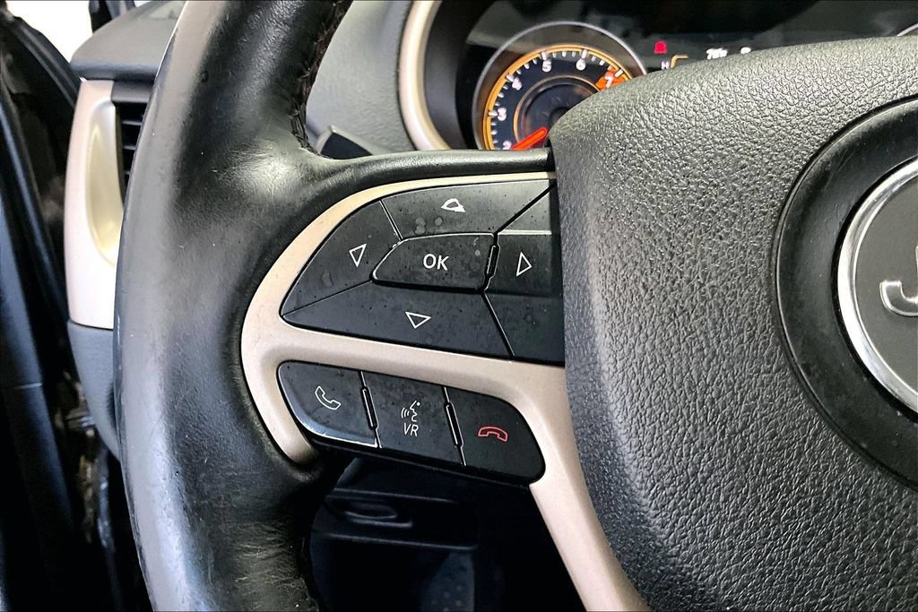 Used 2016 Jeep Cherokee Sport w/ Cold Weather Group FWD image 11