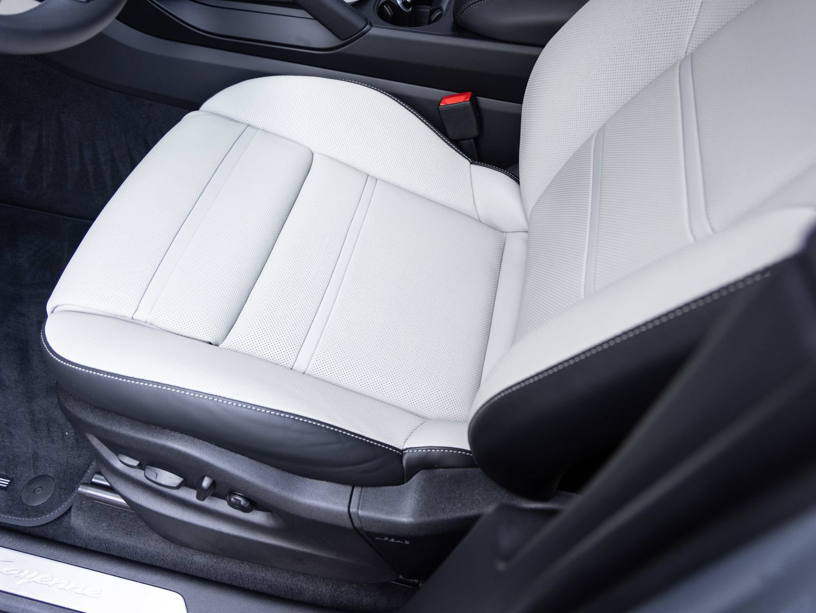 New 2026 Porsche Cayenne Coupe AWD/4WD image 23