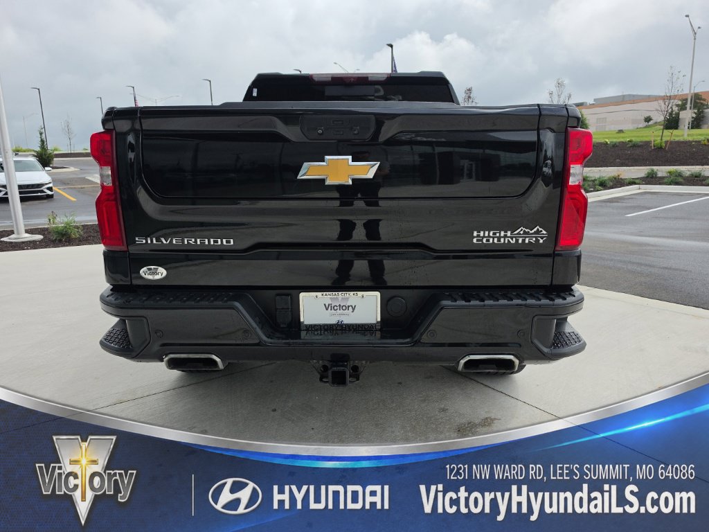 Used 2022 Chevrolet Silverado 1500 High Country w/ Technology Package AWD/4WD image 4