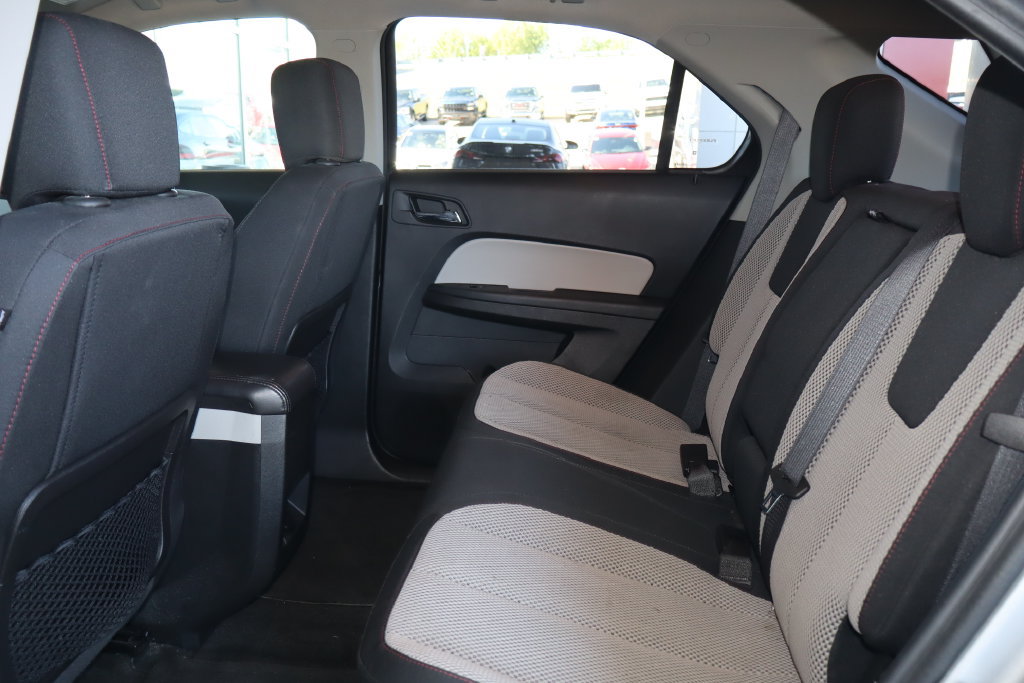 Used 2017 Chevrolet Equinox LT w/ Driver Confidence Package II AWD/4WD image 29